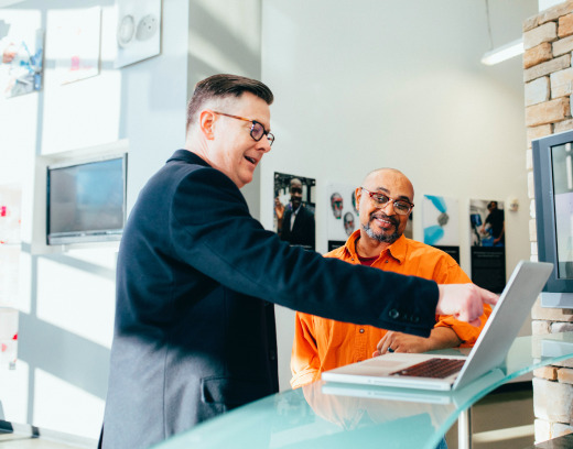linkedin-sales-solutions-YDVdprpgHv4-unsplash 1